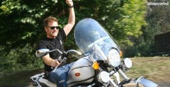 Ewan McGregor na licyowanym Moto Guzzi